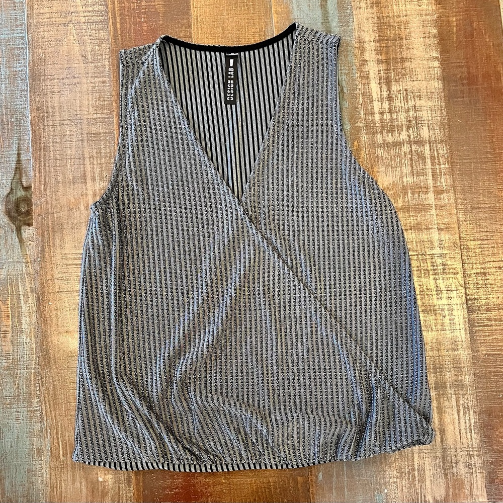 Design Lab mock wrap top silver/black